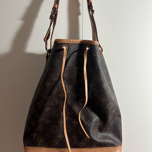 Louis Vuitton Monogram Bucket Bag - Picture 2 of 16